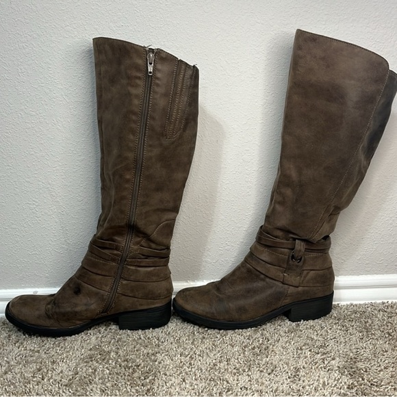 Chocolate Brown women’s boots knee high, baretraps - Picture 3 of 10